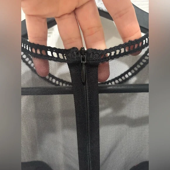 French Connection, Emilia Embroidered Long Sleeve Minidress Size:US 0 - Picture 5 of 9